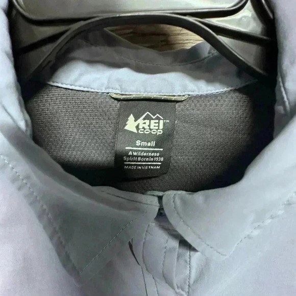 REI Gray Men's Button Down Shirt - Picture 3 of 7